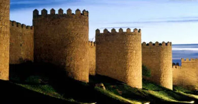 torres de um grande muro de um cidade