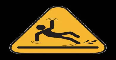 placa de sinalização avisando piso escorregadio