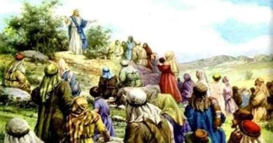 pintura de Jesus e uma multidão ao pé da montanha