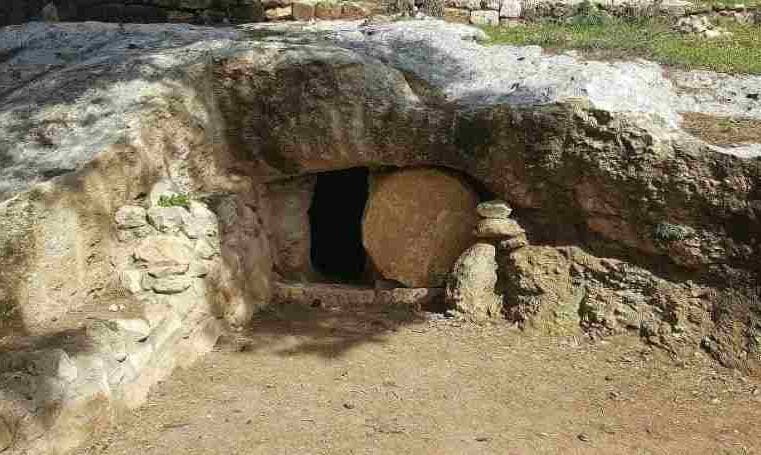 O batismo na morte de Cristo e o batismo nas águas