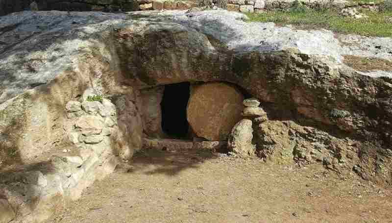 O batismo na morte de Cristo e o batismo nas águas